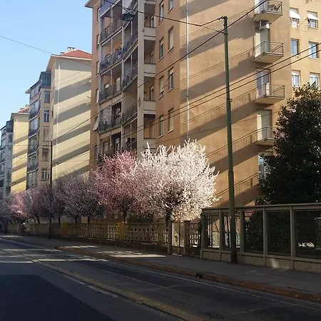 Il Sole E La Luna Turín